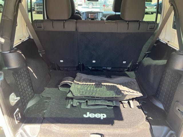 Used 2015 Jeep Wrangler Unlimited Sport AWD/4WD image 12