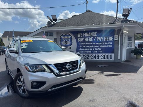Used 2020 Nissan Pathfinder SV AWD/4WD image 1