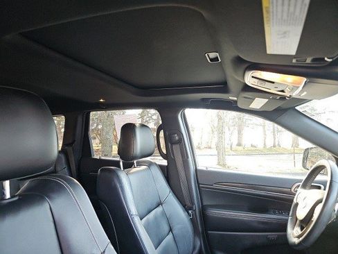 Used 2017 Jeep Grand Cherokee Limited w/ Trailer Tow Group IV image 13