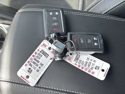 New 2026 Jeep Grand Cherokee Altitude image 13