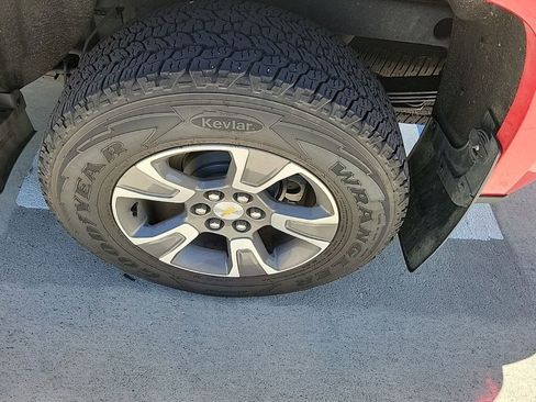Used 2015 Chevrolet Colorado Z71 AWD/4WD image 9