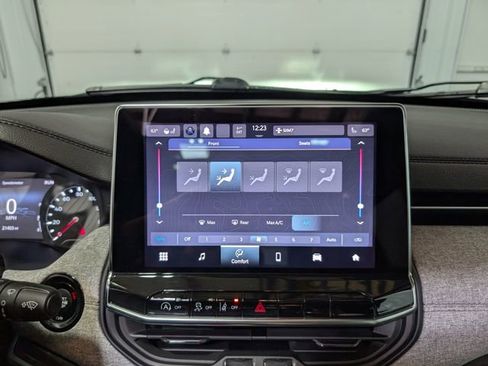 Used 2022 Jeep Compass Latitude w/ Sun and Sound Group AWD/4WD image 22