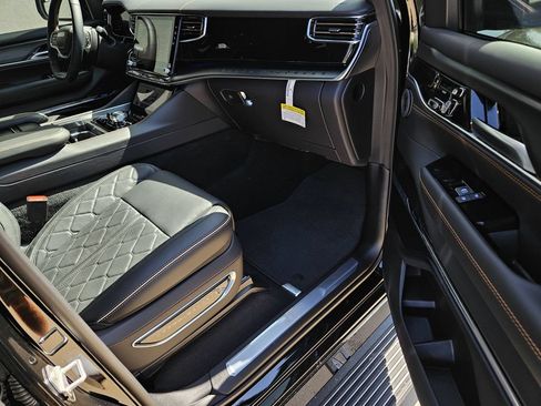 New 2026 Jeep Grand Wagoneer L Summit AWD/4WD image 8