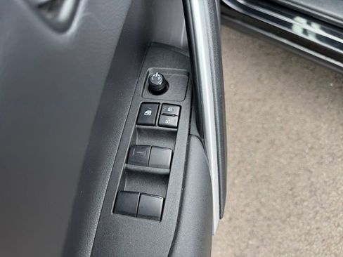 Used 2022 Toyota Corolla Cross XLE AWD/4WD image 13