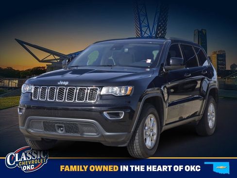 Used 2020 Jeep Grand Cherokee Laredo image 3