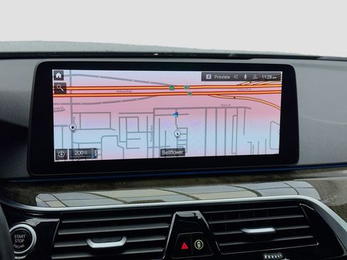 Used 2023 BMW 530e w/ Premium Package image 9