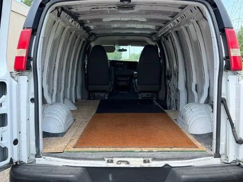 Used 2012 Chevrolet Express 2500 Extended RWD image 19