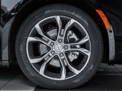 New 2026 Chrysler Pacifica Pinnacle image 16