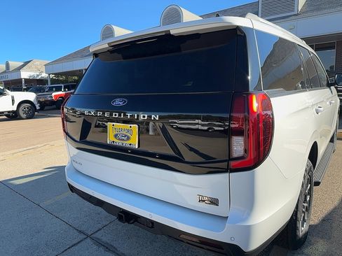 New 2025 Ford Expedition Active image 8