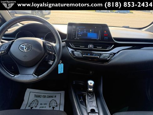 Used 2018 Toyota C-HR XLE FWD image 14