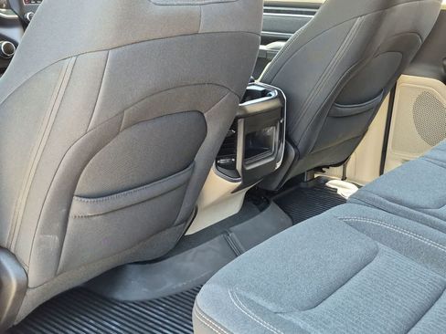 Used 2019 RAM 1500 Big Horn AWD/4WD image 18