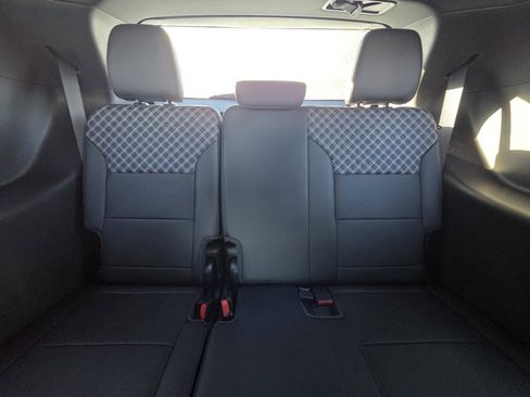 Used 2025 GMC Acadia Denali image 26