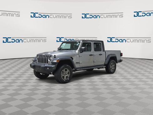 Used 2020 Jeep Gladiator Sport w/ Quick Order Package 24S AWD/4WD image 4