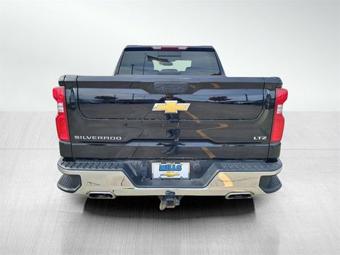 Used 2022 Chevrolet Silverado 1500 LTZ w/ Z71 Off-Road Package image 6