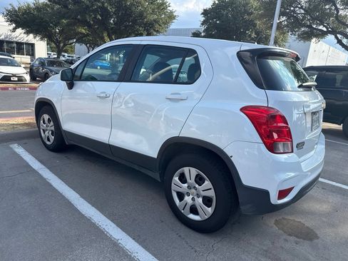 Used 2017 Chevrolet Trax LS FWD image 4