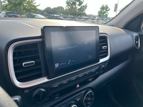 Used 2022 Hyundai Venue SE w/ Cargo Package FWD image 8