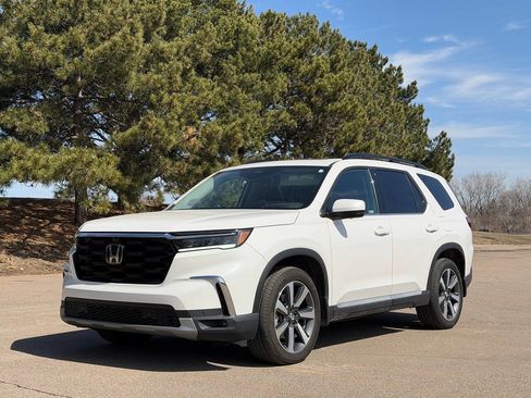 Used 2023 Honda Pilot Elite image 9