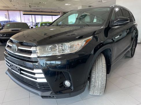 Used 2017 Toyota Highlander XLE image 3