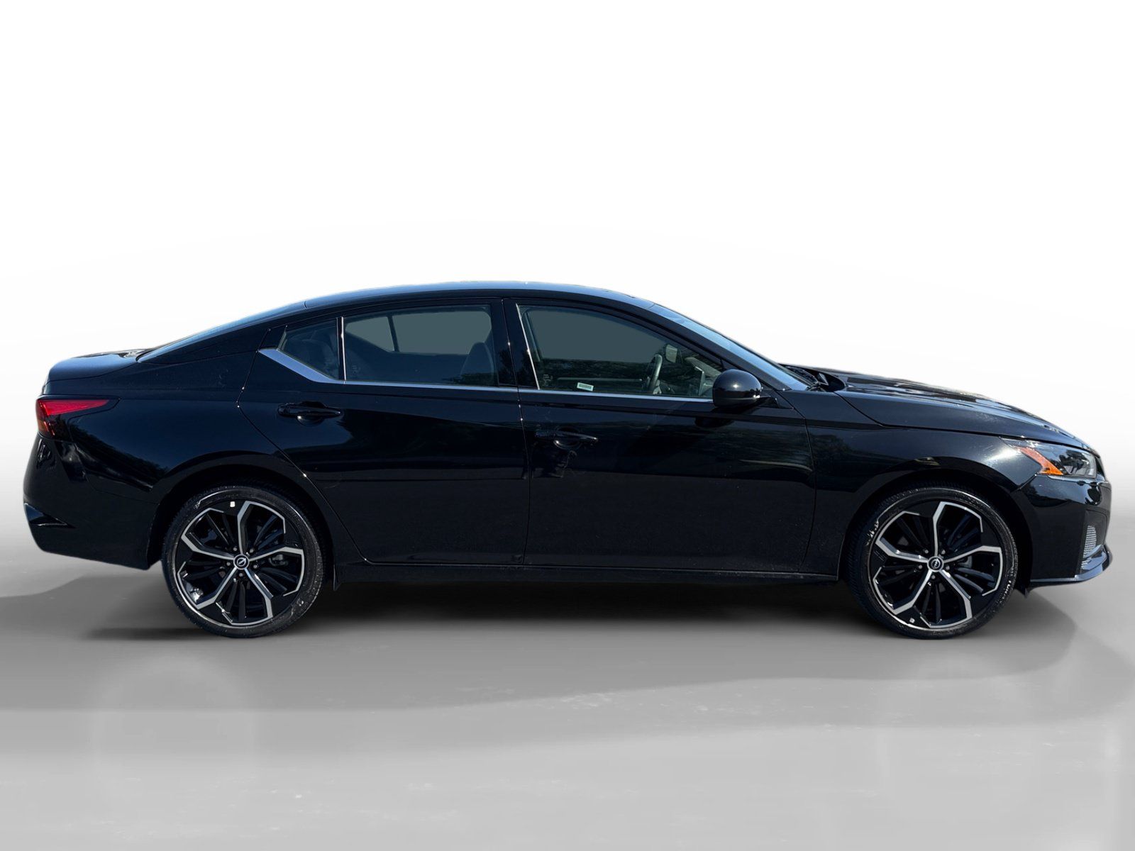 Used 2025 Nissan Altima 2.5 SR AWD/4WD image 6