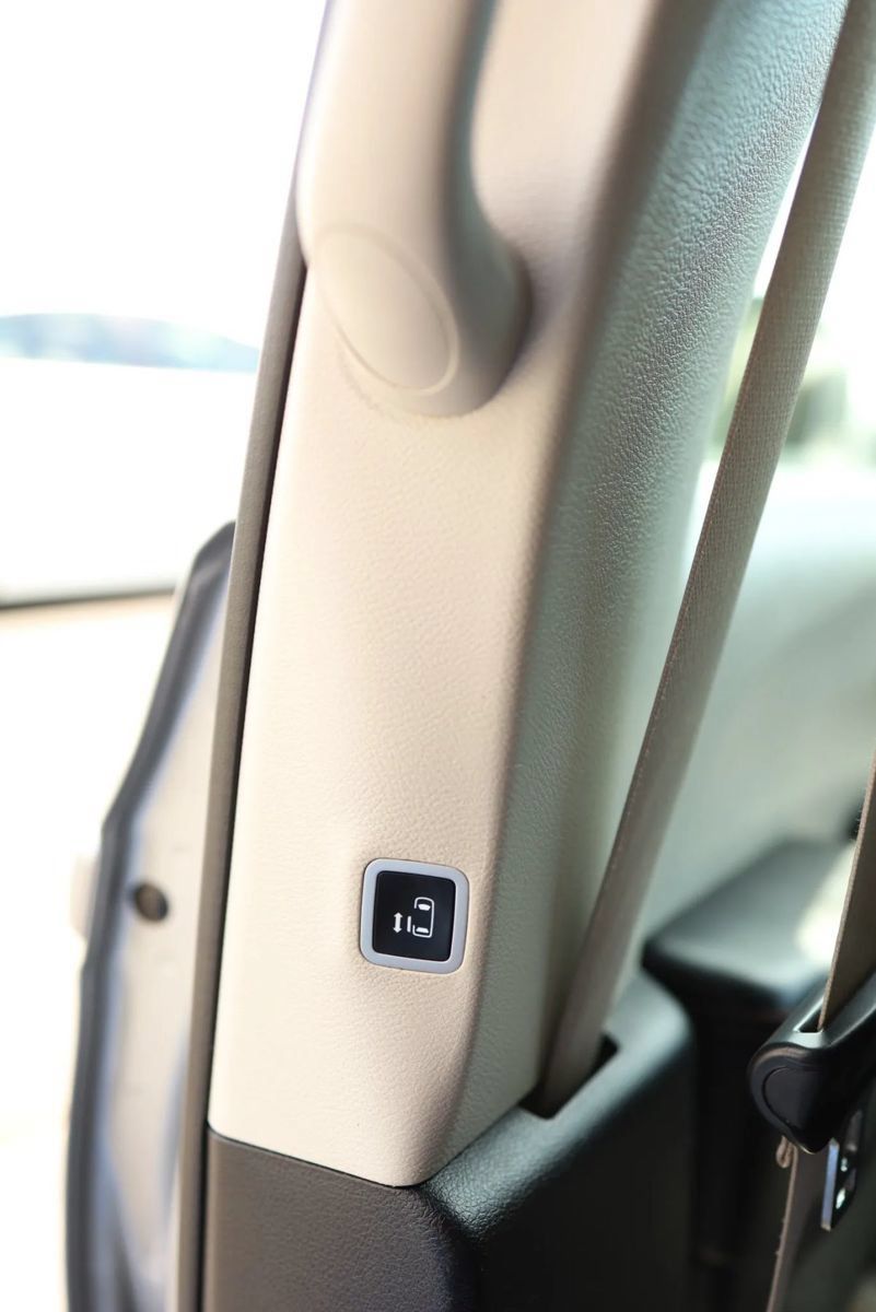 Used 2020 Chrysler Pacifica Touring w/ Advanced Safetytec Group FWD image 32