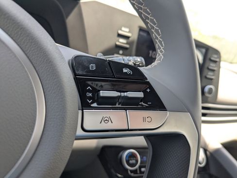 Used 2025 Hyundai Elantra Sport FWD image 18