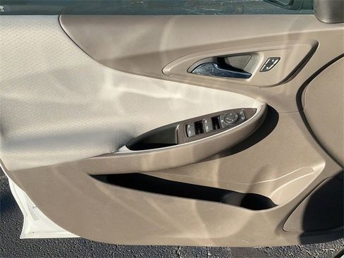 Used 2022 Chevrolet Malibu LT image 11