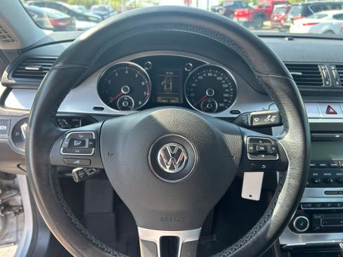 Used 2009 Volkswagen Passat Luxury FWD image 8