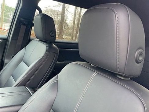 Used 2024 GMC Acadia Elevation image 6