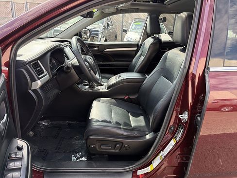 Used 2016 Toyota Highlander XLE w/ Preferred Accessory Package FWD image 18