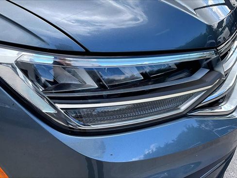 Used 2024 Volkswagen Tiguan SE image 26