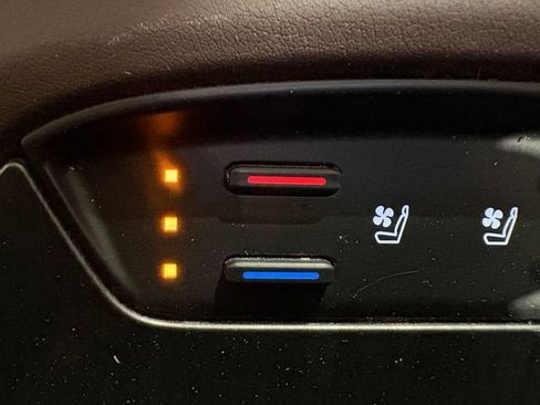 Used 2024 Toyota Venza Limited AWD/4WD image 16