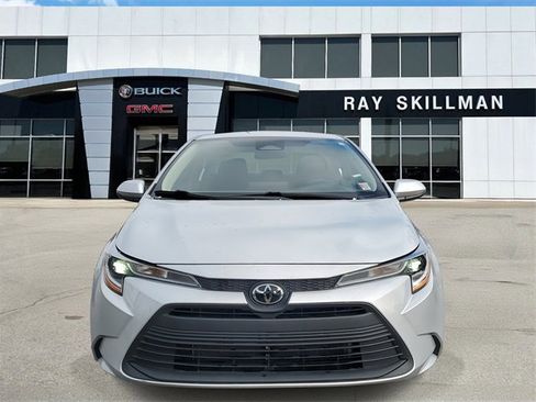 Used 2024 Toyota Corolla LE image 2