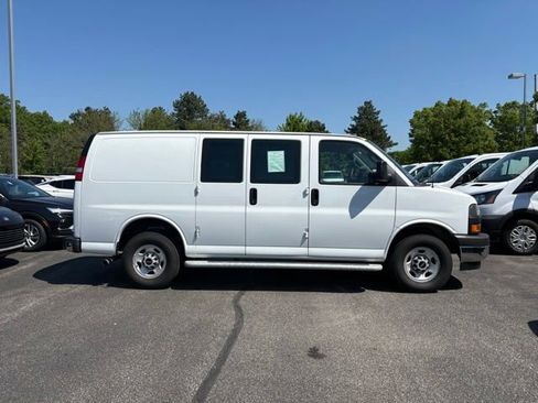 Used 2024 GMC Savana 2500 w/ Driver Convenience Package RWD image 9