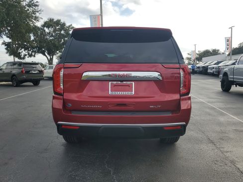 Used 2023 GMC Yukon SLT w/ SLT Luxury Package image 8
