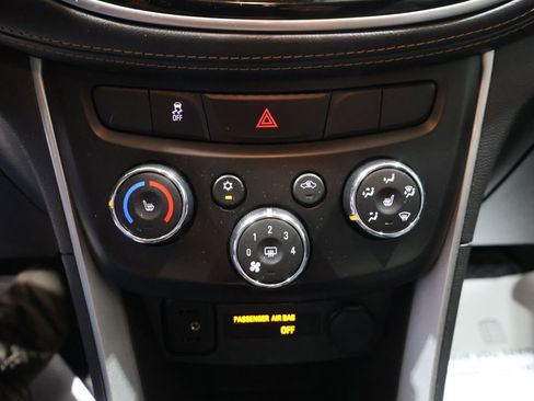 Used 2022 Chevrolet Trax LT w/ Premium Seat Package image 30