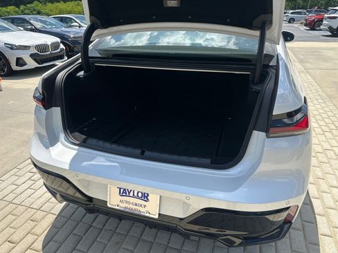 Used 2025 BMW 740i w/ Executive Package RWD image 13