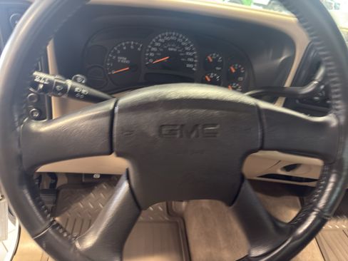 Used 2004 GMC Sierra 1500 SLE w/ Light Duty Power Package AWD/4WD image 17