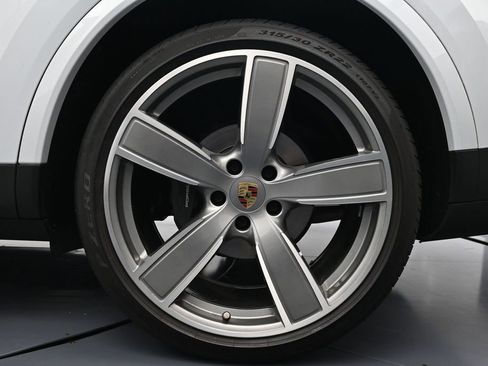 Certified 2023 Porsche Cayenne Platinum Edition AWD/4WD image 26
