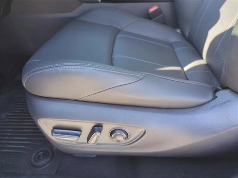 Used 2024 Toyota Venza Limited AWD/4WD image 11