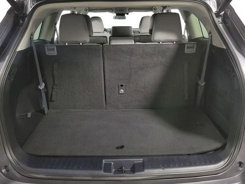 Used 2021 Toyota Highlander LE image 27