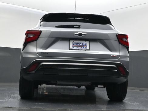Used 2025 Chevrolet Trax RS w/ Sunroof Package FWD image 42