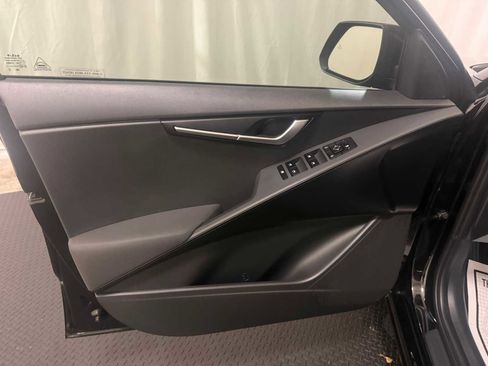Used 2025 Kia Niro LX image 18