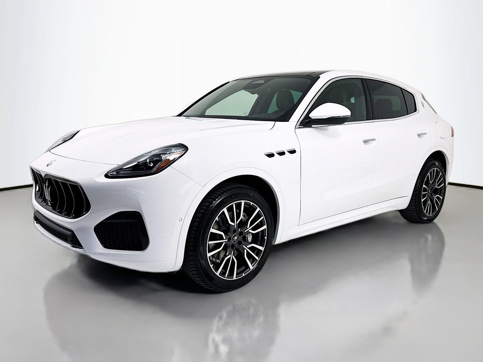 Used 2025 Maserati Grecale GT AWD/4WD image 3