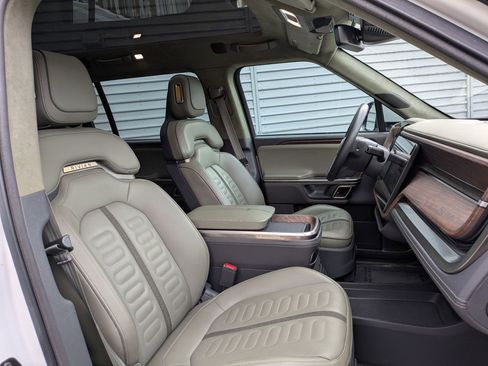 Used 2023 Rivian R1S Launch Edition image 30