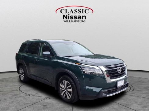 Used 2022 Nissan Pathfinder SL image 1