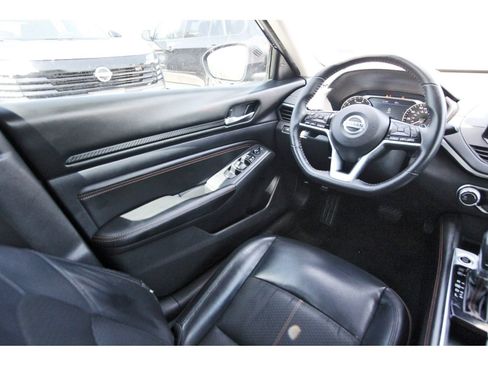 Used 2020 Nissan Altima 2.5 SR w/ Premium Package FWD image 11