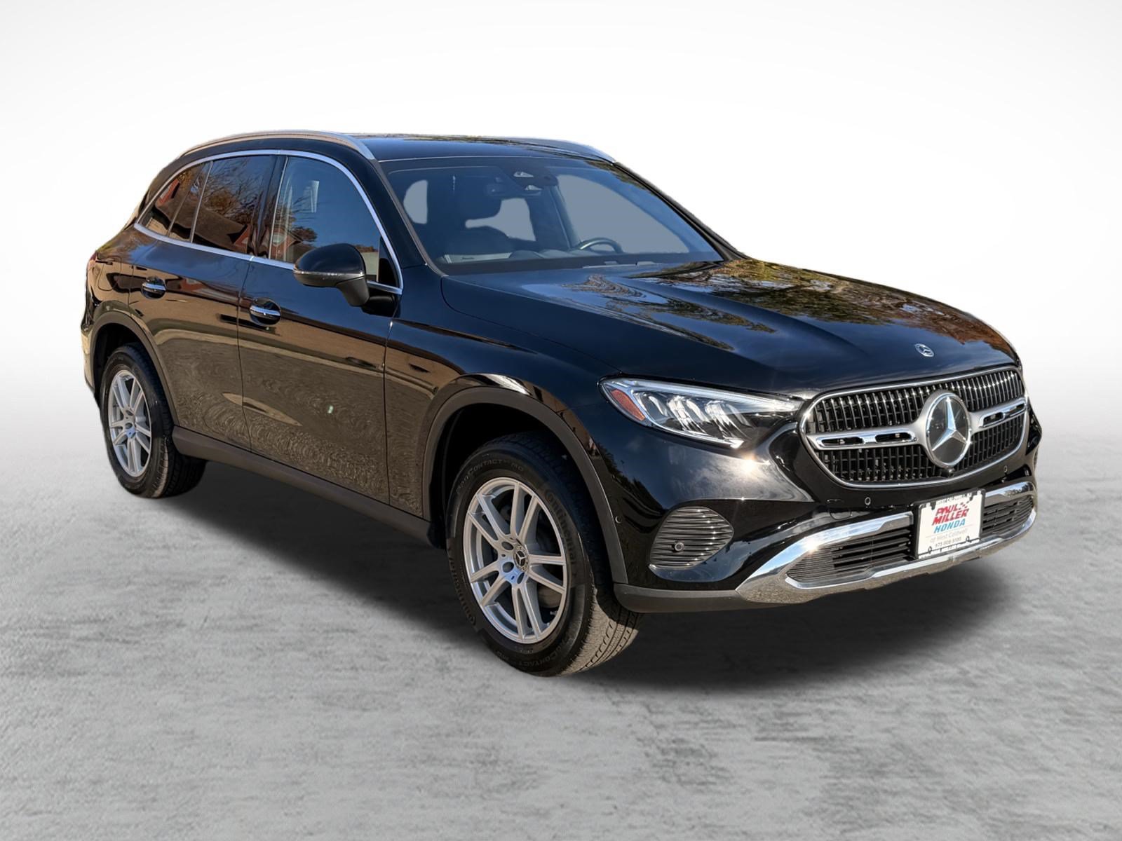 Used 2023 Mercedes-Benz GLC 300 4MATIC image 3
