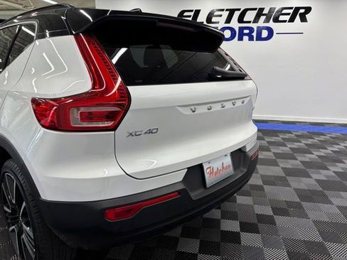Used 2022 Volvo XC40 T5 R-Design AWD/4WD image 8