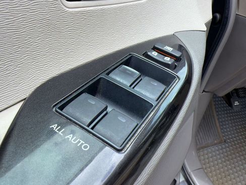Used 2013 Toyota Sienna LE FWD image 27