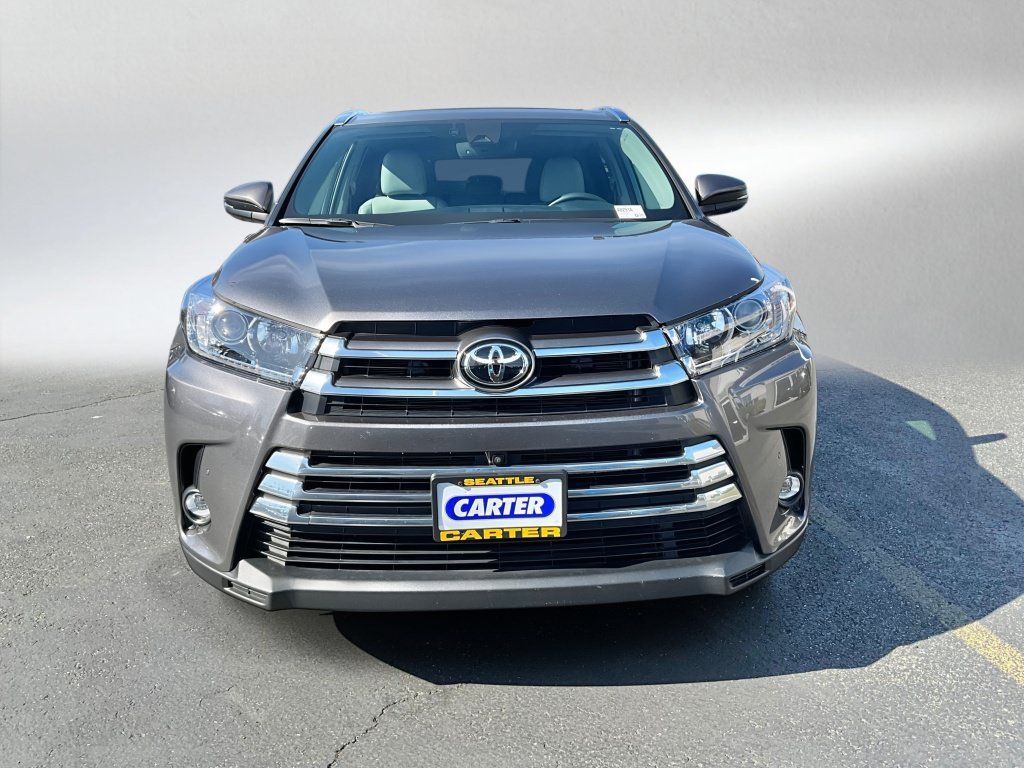 Used 2019 Toyota Highlander Limited Platinum AWD/4WD image 2